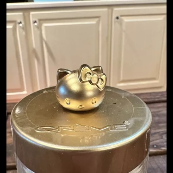 Hello Kitty X The Crème Shop Large Reusable Jar + Premium Cotton Pads NWT Sealed - Picture 3 of 4